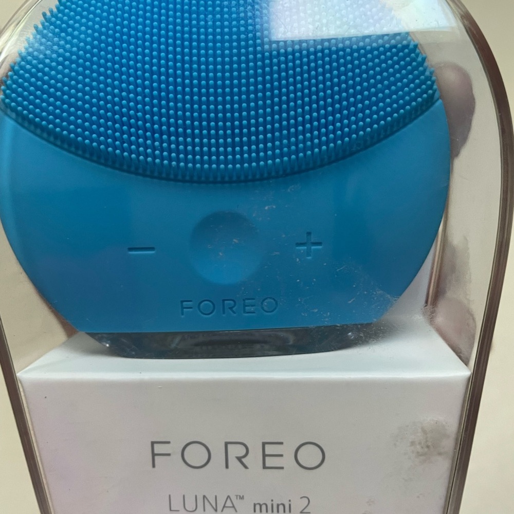 FOREO Luna Mini 2 Facial Cleansing Brush - White